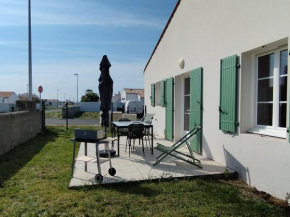 Maison cosy rénovée 2024, 4 pers, à 500m de l'océan et 1 km de la plage, jardin clos, parking, garage vélos - FR-1-778-29